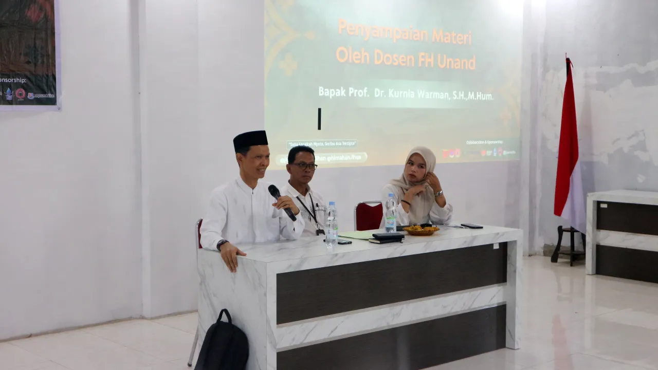 Prof.Dr.Kurnia Warman S.H, M.Hum saat memberikan materi hunian tetap pasca bencana