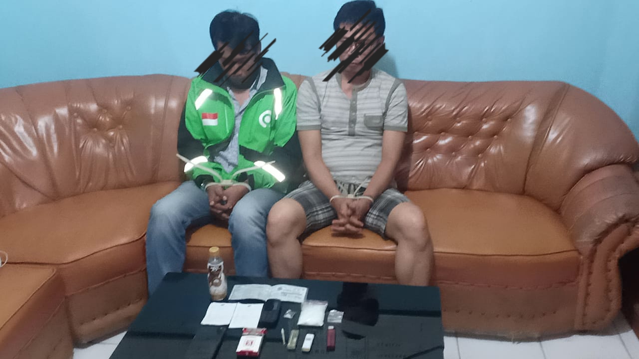 Dua tersangka pengedar narkoba jenis shabu ditangkap petugas polres Bukittinggi
