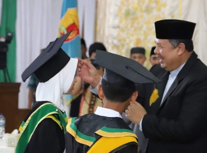 Wako Zul Elfian saat mewisuda para hafidz cilik