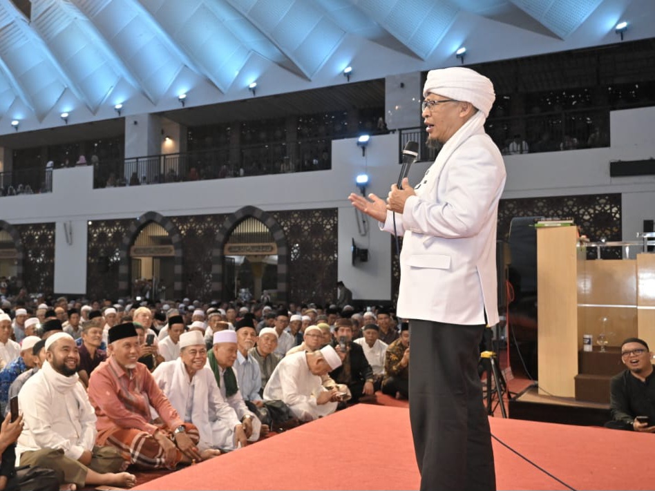KH Abdullah Gymnastiar (Aa Gym), di Masjid Raya Sumbar, Minggu (6/8/2023).