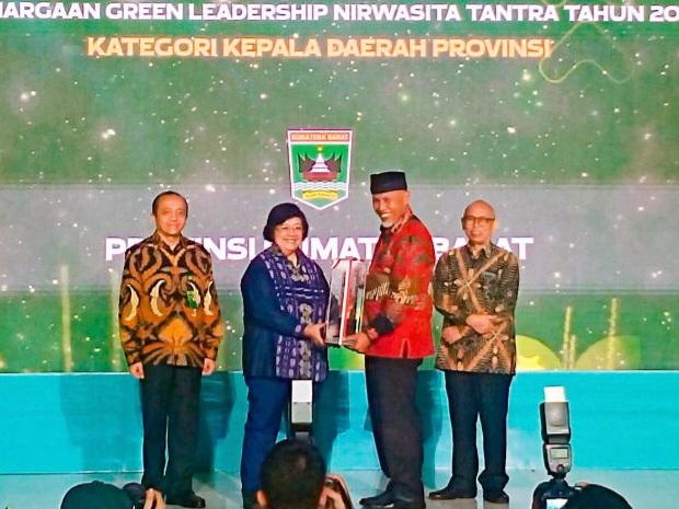 Gubernur Sumbar, Mahyeldi, menerima Nirwasita Tantra 2022, Selasa (29/8/2023). Foto Adpsb. 