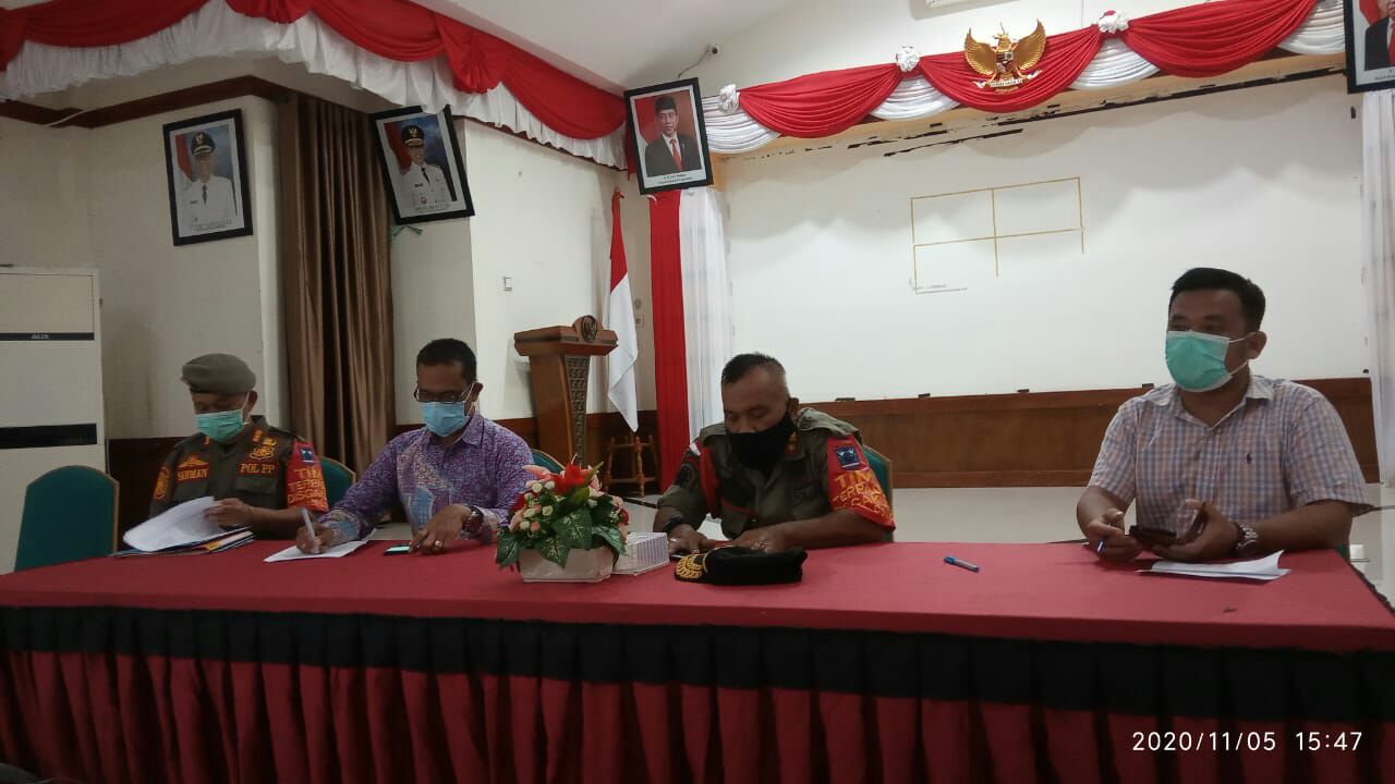 Jumpa pers di sekretariat kantor bupati Mentawai km 5 Jalan Tuapejat, Sipora Utara, Kamis (5/11)