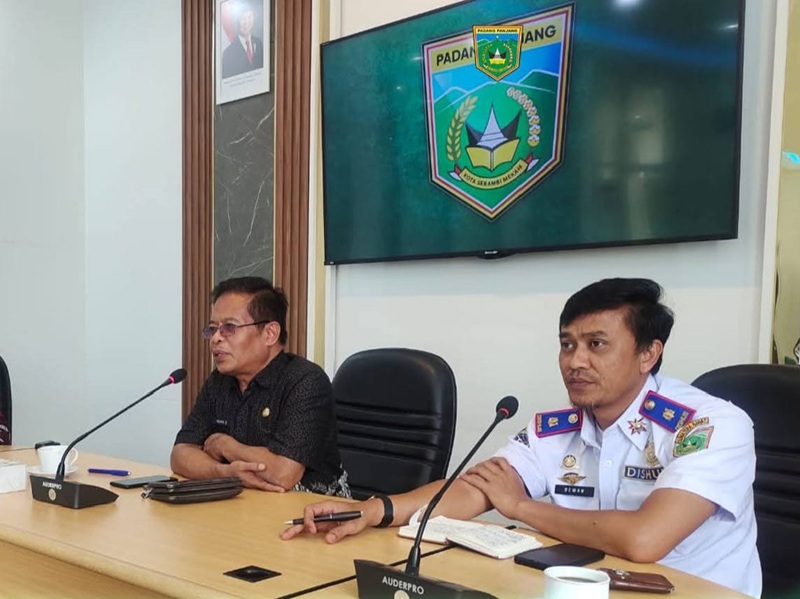 Petugas Dishub Padang Panjang, saat ikuti kegiatan pengenalan PJU secara daring, Kamis, 29/1/2026 kemaren.