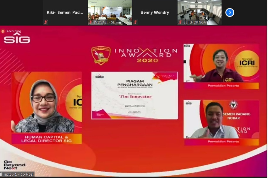 Tim inovasi Semen Padang saat menerima penghargaan anugerah SIG Group Innovation 2020