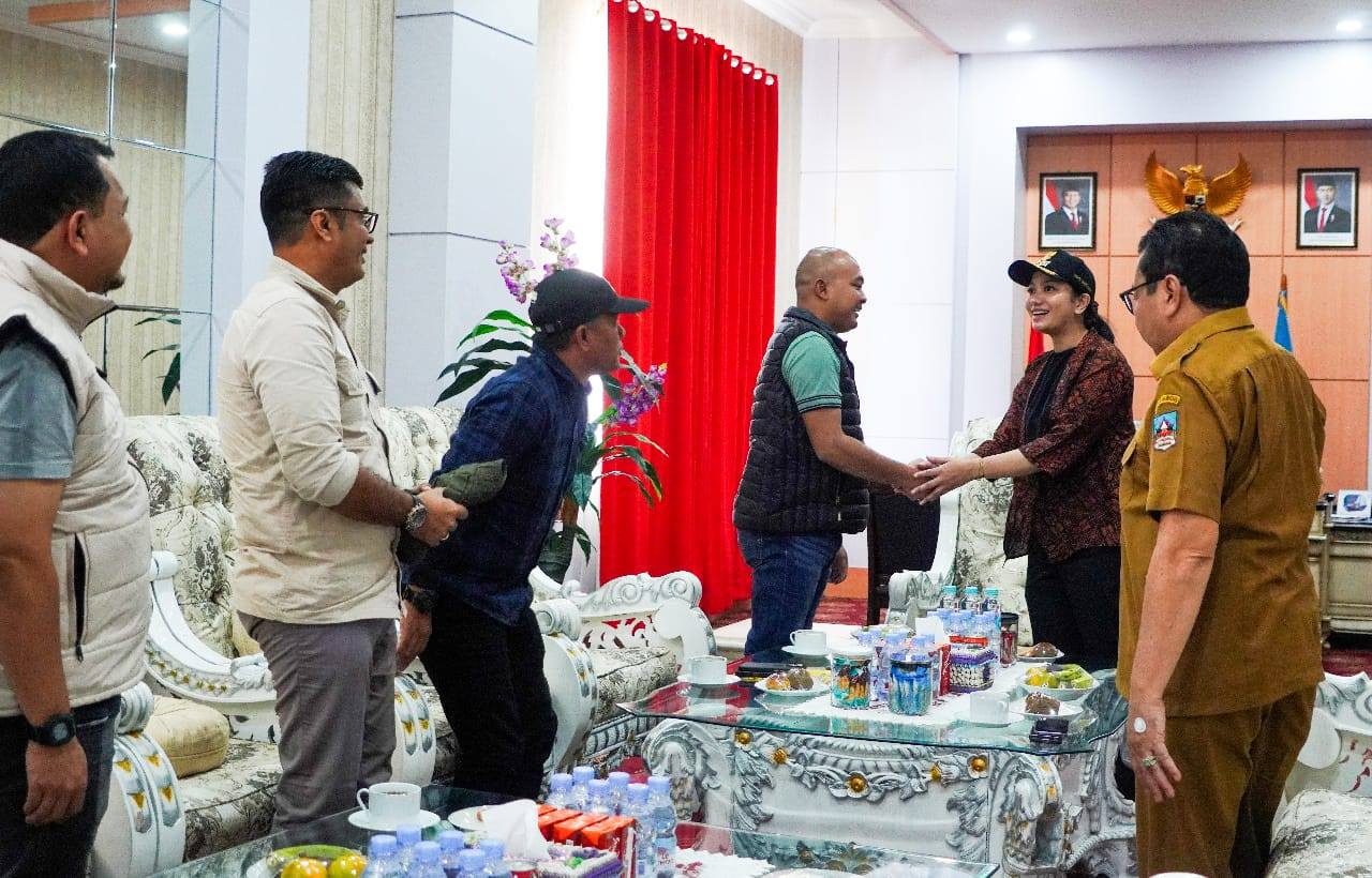 Bupati Dharmasraya  Annisa Suci Ramadhani Terima Kunjungan Bupati TeboAgus Rubiyanto 