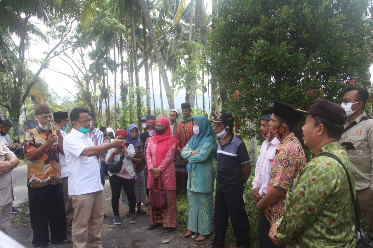 Indra Catri dalam pertemuan dengan masyarakat Nagari Anduring, Padang Pariaman, Sabtu (31/10)