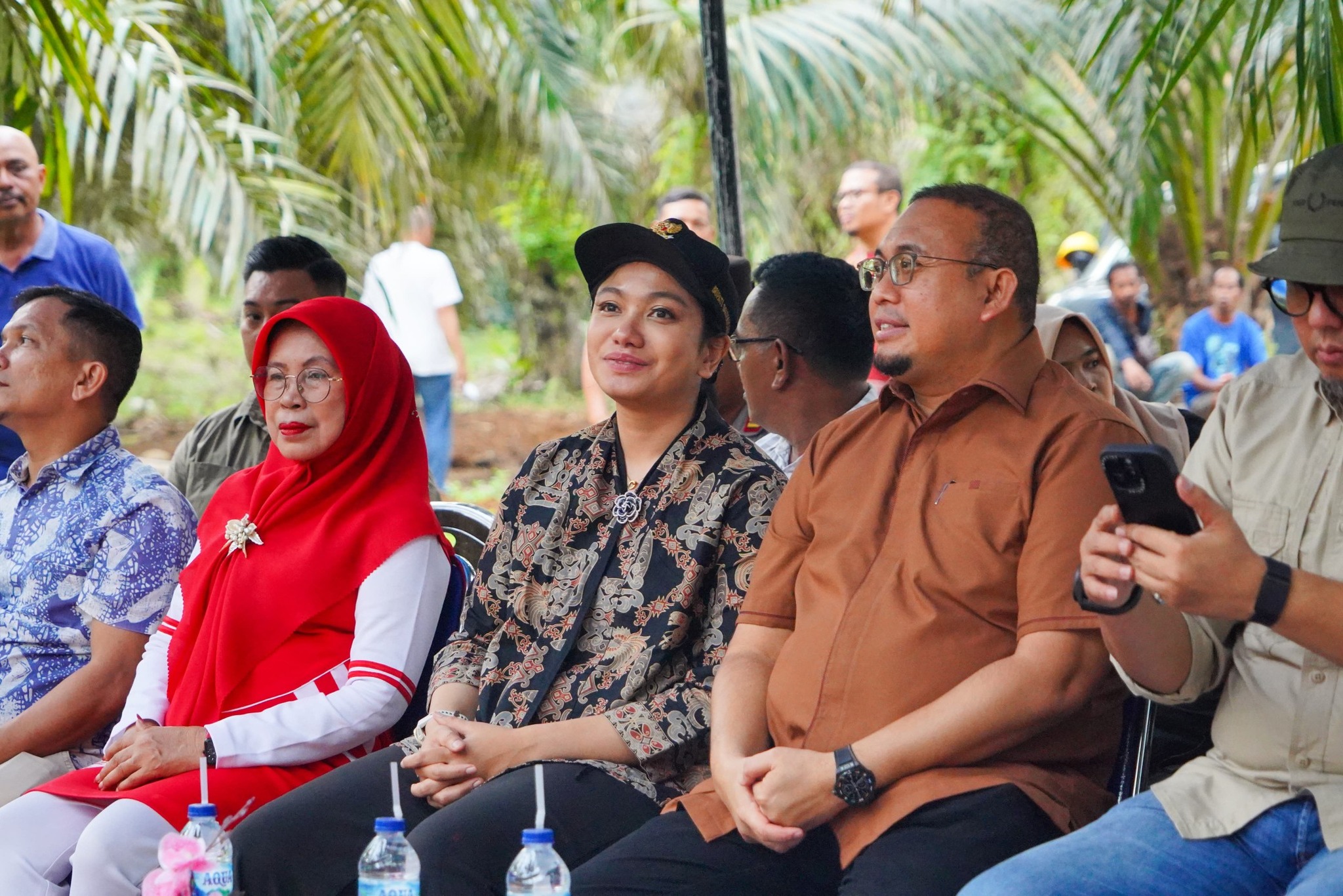 Anggota DPR RI Andre Rosiade hadir di nagari Sinamar bersama Bupati Dharmasraya Annisa Suci Ramadhani ketika meresmikan BTS
