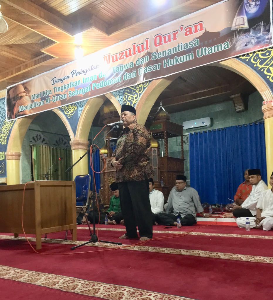 Sekdaprov Sumbar, Ali Asmar menyampaikan sambutan TSR di masjid Raya Sungai Dareh, Kab Dharmasraya.