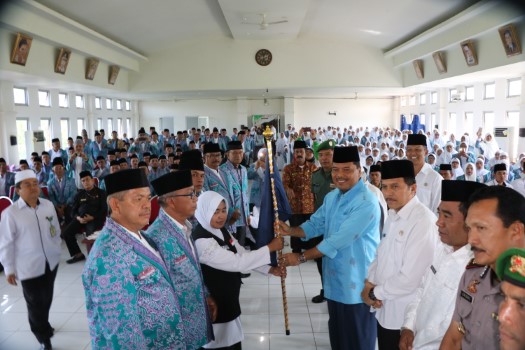 Bupati Limapuluh Kota, Irfendi Arbi, melepas 304 Jemaah Calon Haji (JCH) daerah itu, di aula kantor bupati, Bukik Limau, Sarilamak, Rabu (18/7/2018).