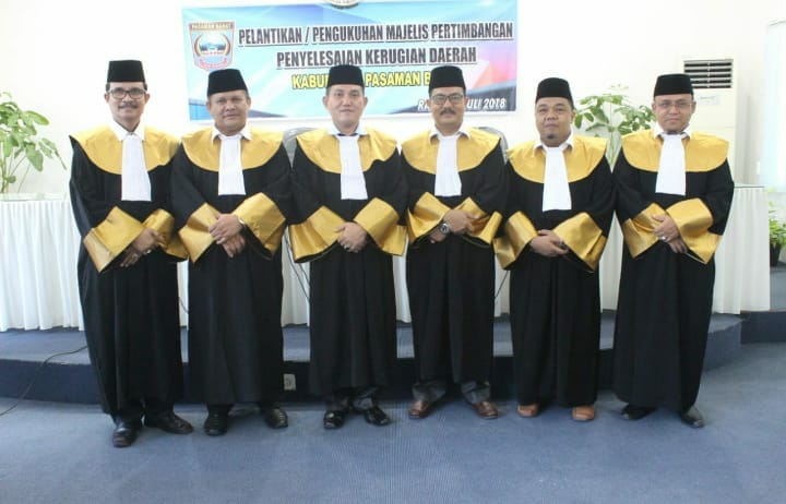 Majelis Pertimbangan Penyelesaian Kerugian Daerah (MP-PKD) dilantik Bupati Pasaman Barat untuk pertama kalinya.