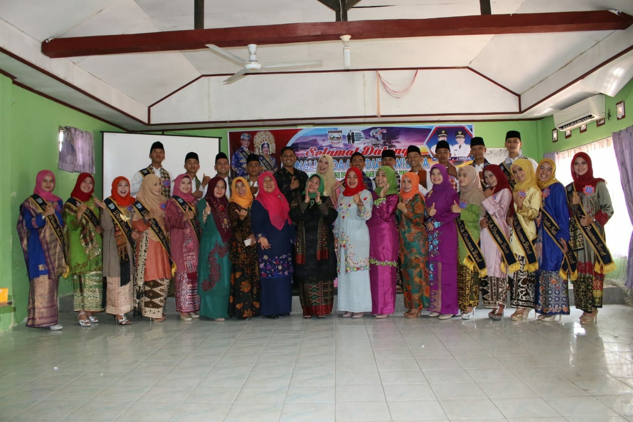 20 orang finalis Uda Uni Pariwista, Kabupaten Pasaman Barat, dikarantikan untuk persiapan acara puncak.