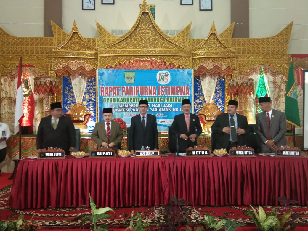 Gubernur Sumbar Irwan Prayitno menghadiri peringatan Hari Jadi ke 186, Kabupaten Padang Pariaman, Jumat (11/1/2019). Foto kiriman Zardi.