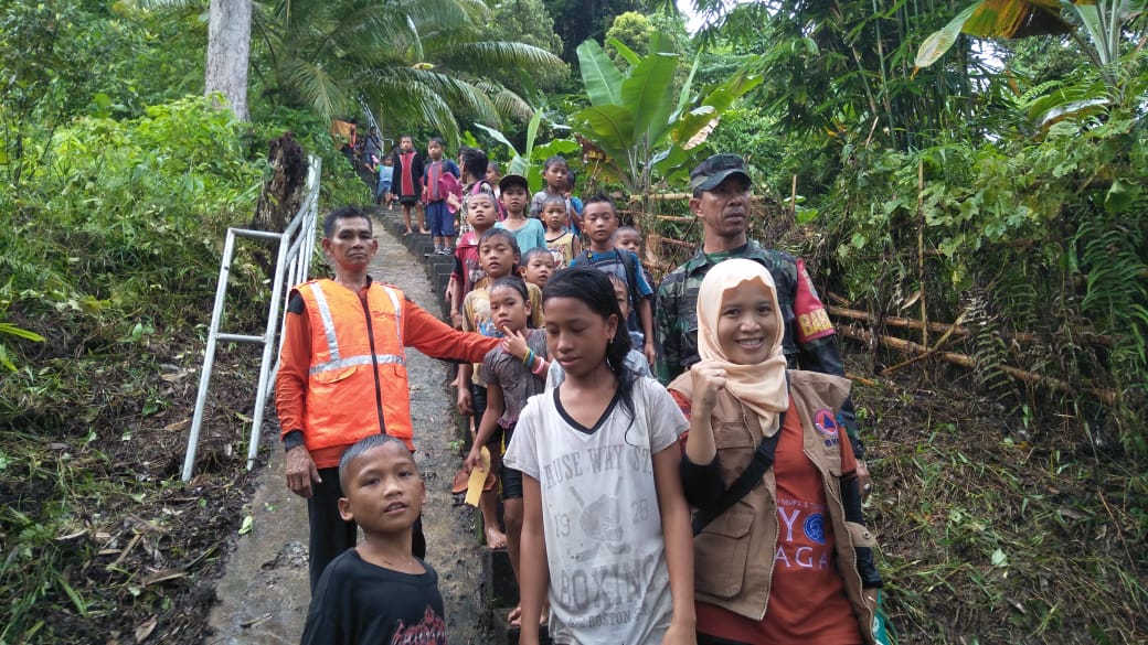 Kegiatan latihan dan simulasi bencana di Desa Pasakiat Taileleu, Kecamatan Siberut Barat Daya baru-baru ini
