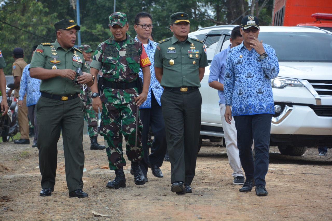 Waaster Kasad Brigjen TNI Gathut Setyo Utomo meninjau kegiatan TMMD di Mentawai
