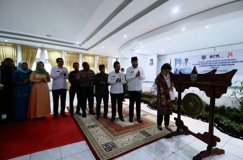 Wakil Ketua KPK Basaria Panjaitan membuka acara TOT Saya Perempuan Anti Korupsi (SPAK) di Padang Panjang