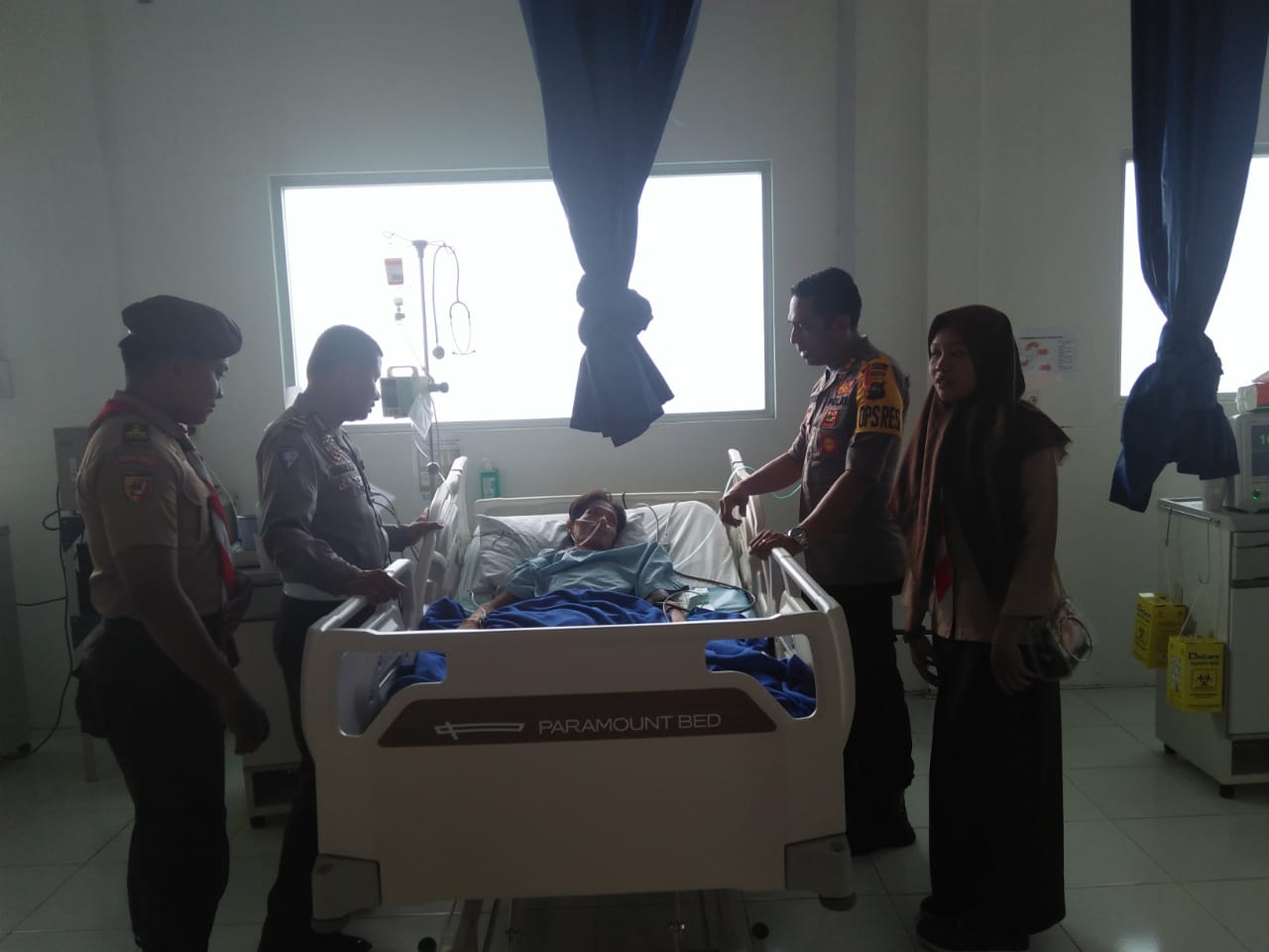 Kapolres Mentawai AKBP Hendri Yahya kunjungi warga kurang mampu di RSUD Mentawai 