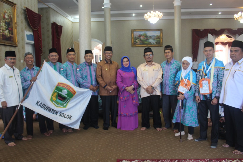 Bupati Gusmal lepas CJH Kab Solok