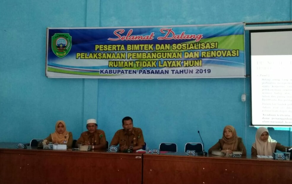 Dinsos Pasaman gelar Bimtek dan Sosialisasi Pelaksanaan Pembangunan dan renovasi rumah tidak layak huni di Aula Disdik, Lubuk Sikaping (8/7/2019)