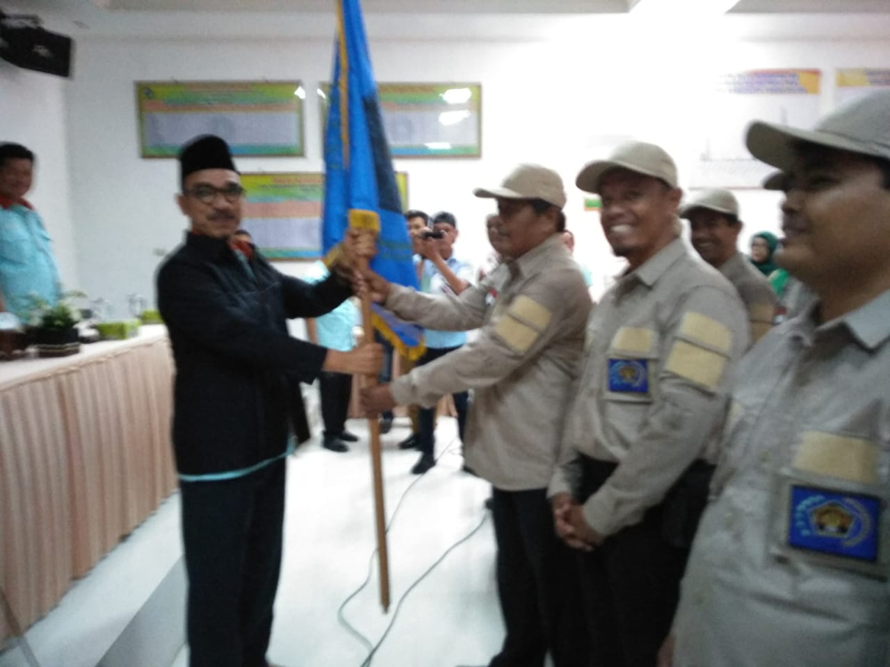 Ketua PWI Sumbar H Heranof melantik Pengurus PWI Tanah Datar