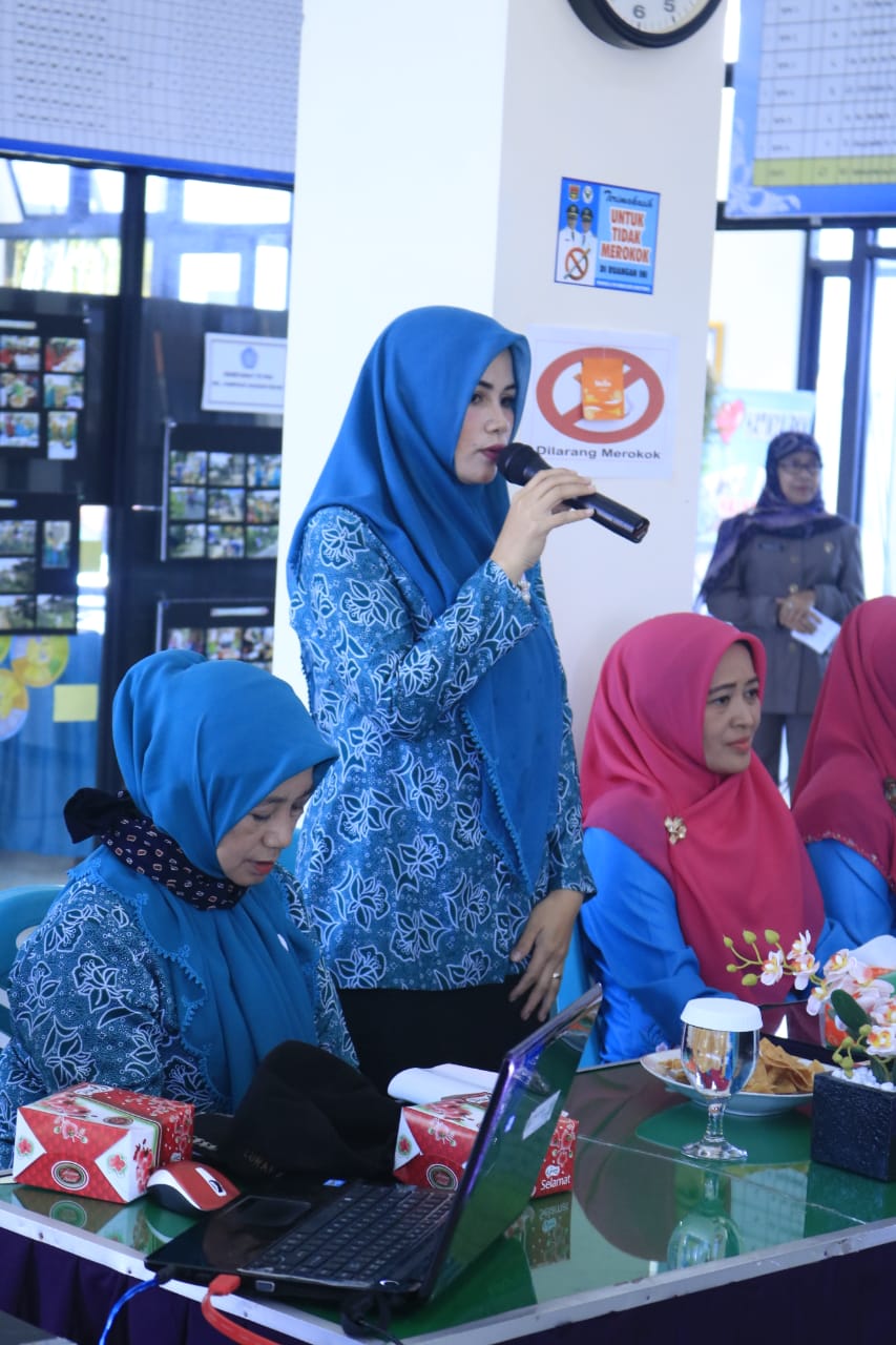 Ketua TP PKK Dharmasraya Ny Dewi Lopita Sari Sutan Riska