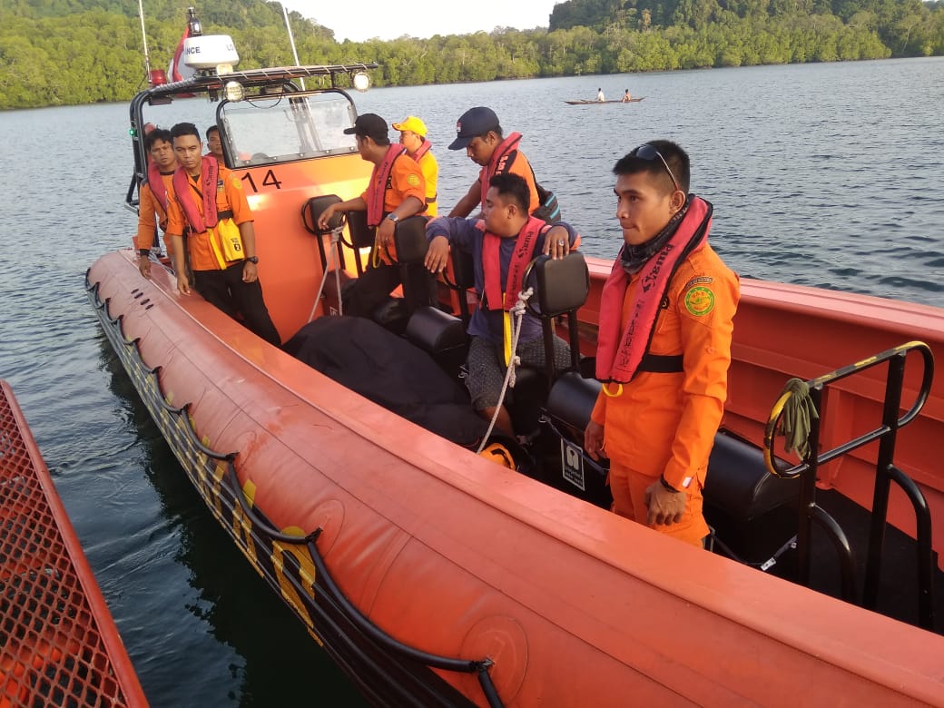 Tim gabungan SAR Mentawai, BPBD Mentawai, Koramil, Polsek dan Posal Siberut melakukan proses pencarian korban hilang 