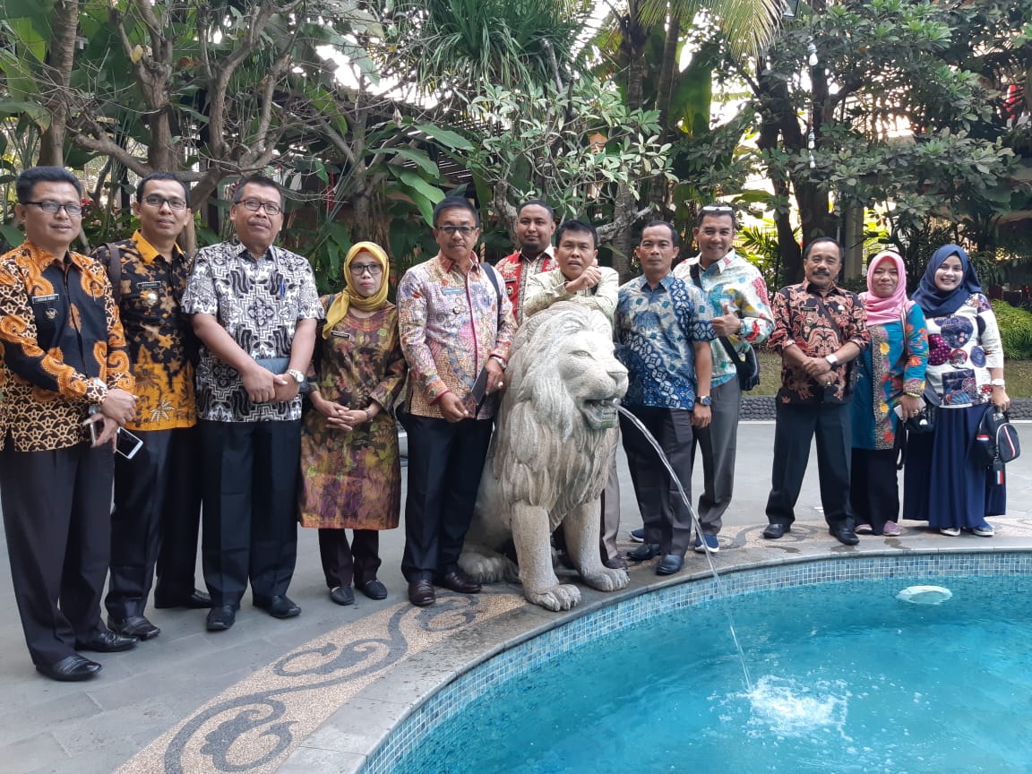 Mengawali kegiatan muhibah ke Kabupaten Malang, para walinagari berkunjung ke kantor Bupati Malang.