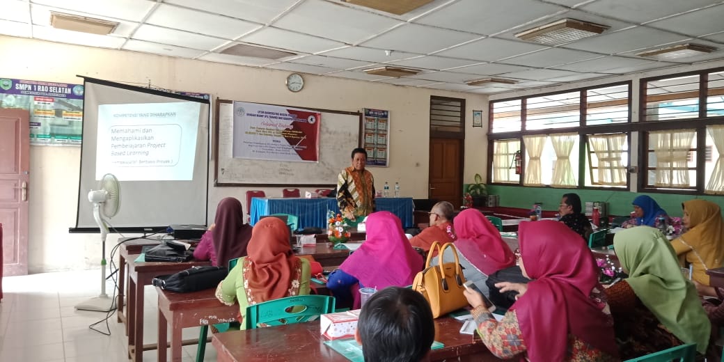 Workshop untuk guru IPS Pasaman