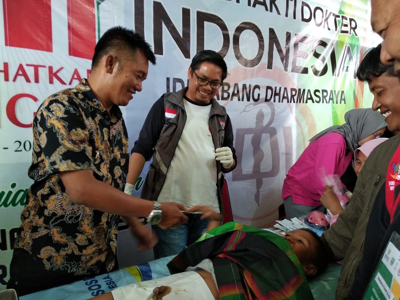 Wabup Amrizal membuka acara sunatan masal