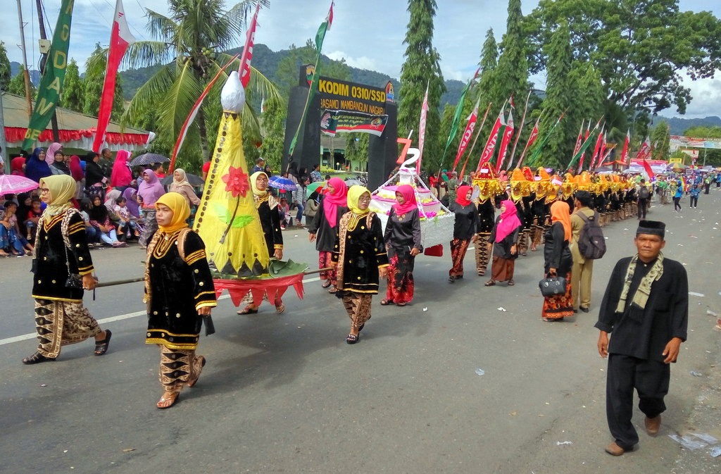 Pawai Kebudayaan di Sijunjung