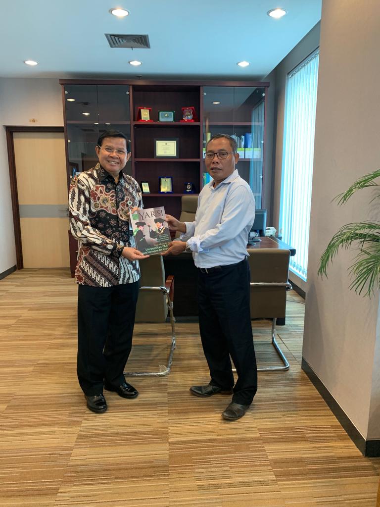 Rektor UY Fasli Jalal bersama Ketua PWI Peduli M Nasir