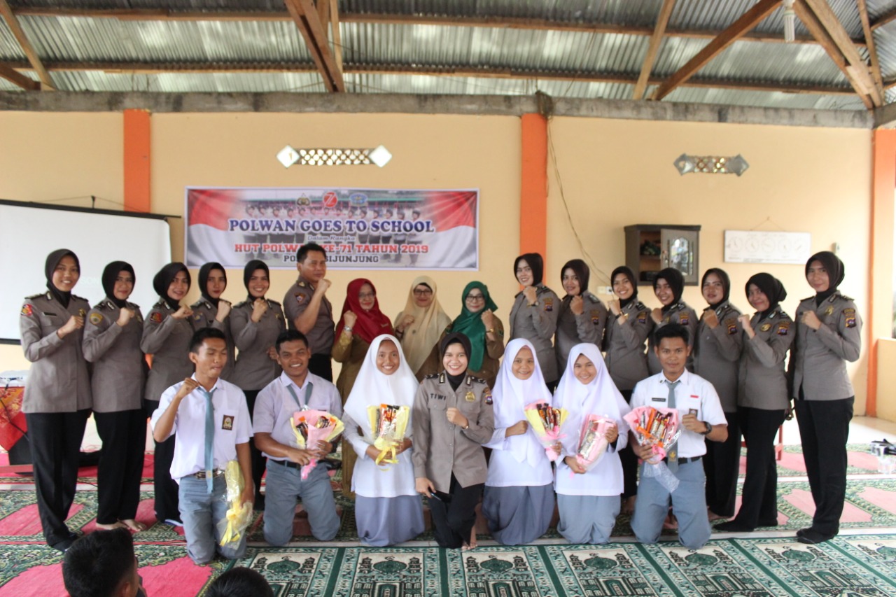 Polwan goes to school di SMAN 10 Sijunjung