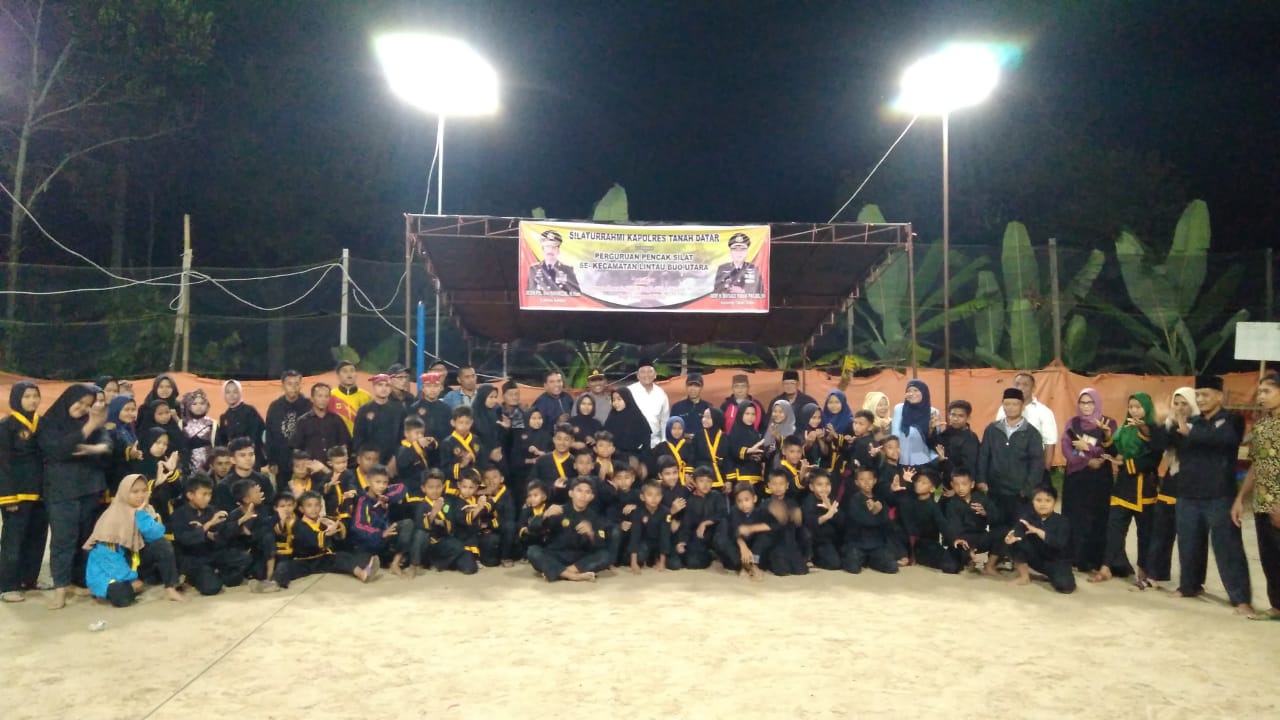 Kapolres Tanahdatar saat bersilahturrahmi dengan perguruan silek se Kecamatan Lintau Buo Utara