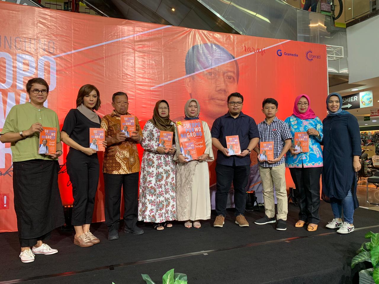 Suasana peluncuran buku Sutopo Purwo Nugroho penuh haru, di Gramedia Matraman, Jakarta, Minggu (1/9).