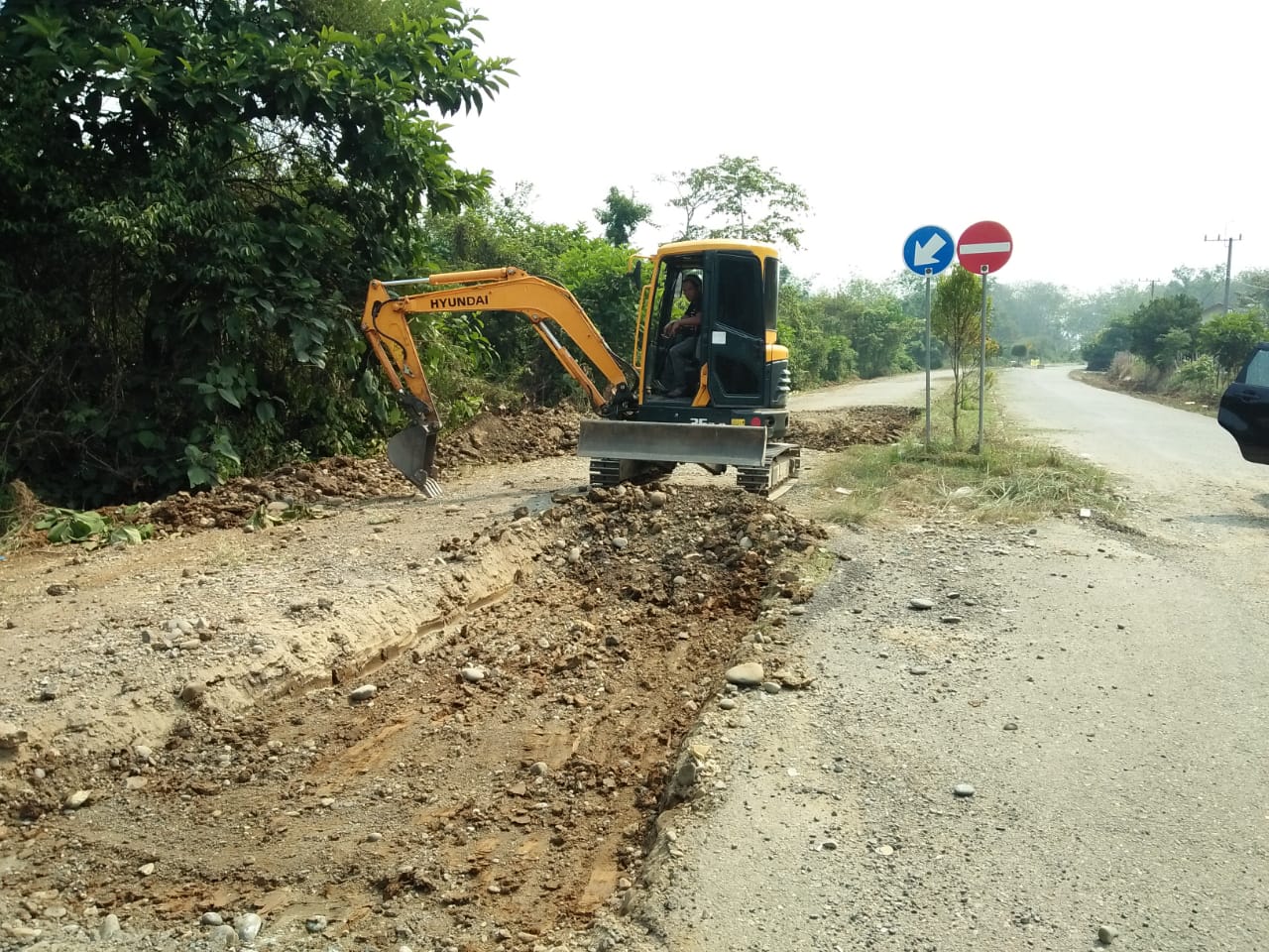 Pembenahan jalan menuju Candi Sisawah