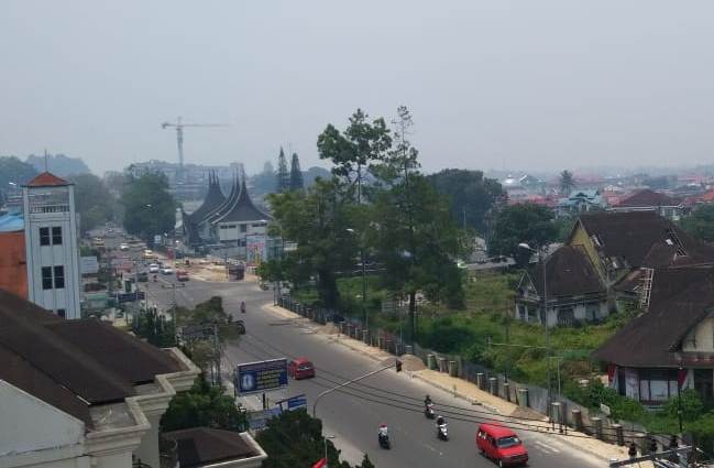 Kabut asap menyelimuti kota Bukittingi