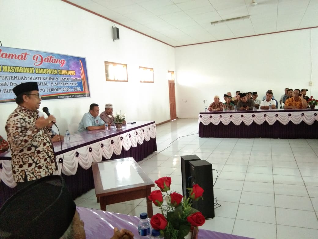Drs. H. Syafrizal, M.Si Intan Kayo, menyampaikan rasa terimakasih atas dukungan yang diberikan sejumlah tokoh masyarakat, saat temu ramah di Wisma Angrek, Muaro Sijunjung