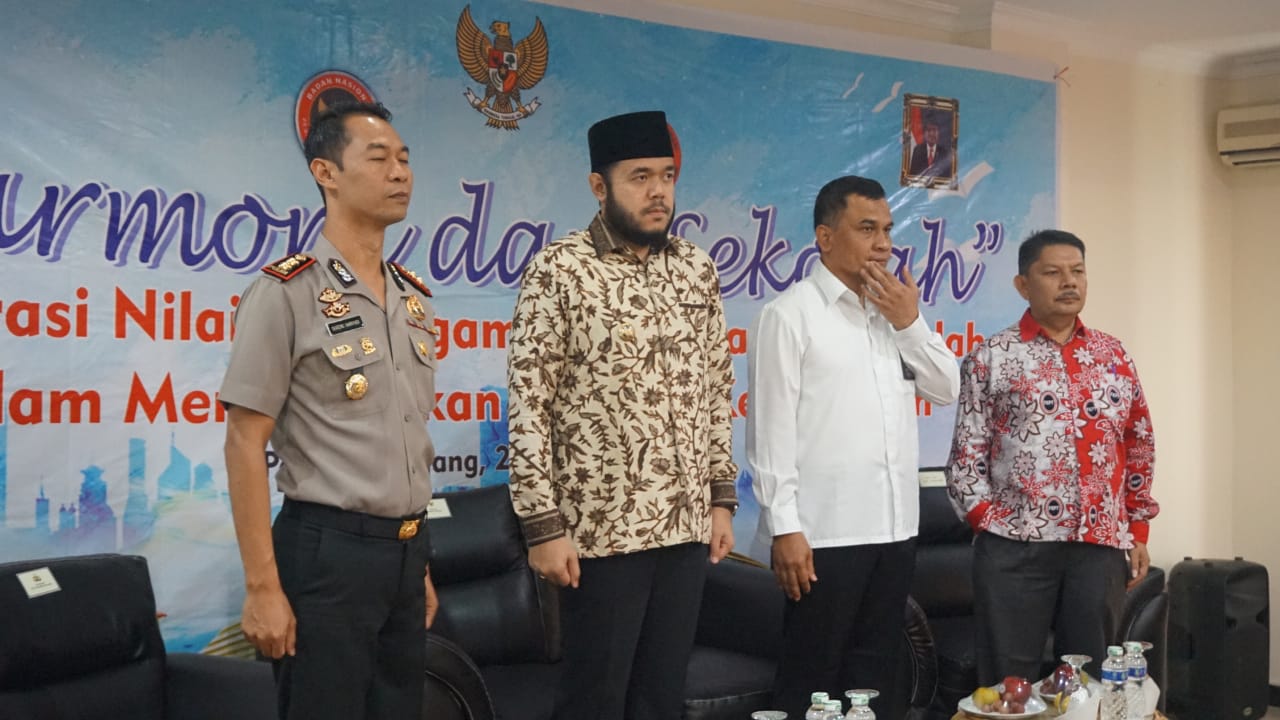 Walikota Padang Panjang Fadly Amran bersama Kasubdit Propaganda BNPT Kolonel Sujatmiko, Kapolres Padang Panjang AKBP Sugeng Haryadi dan Ketua FKPT Sumbar Dr. Zaim Rais