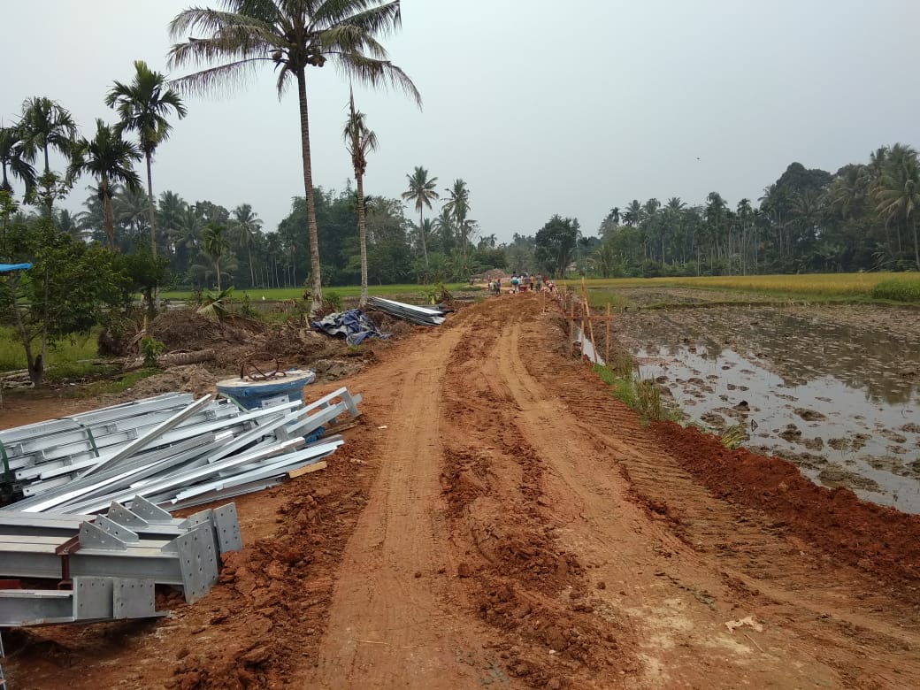 Pembangunan jalan dan jembatan gantung di Koto Panjang Dalam Latina
