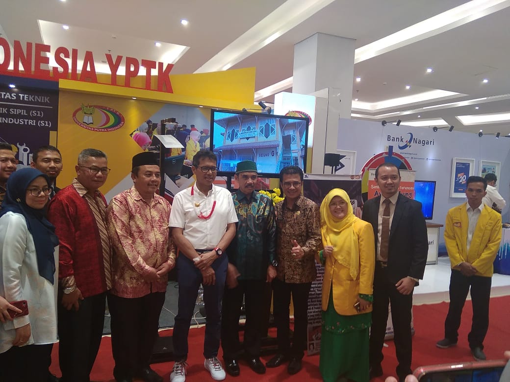 Irwan Prayitno usai membuka gebyar pendidikan Sumbar