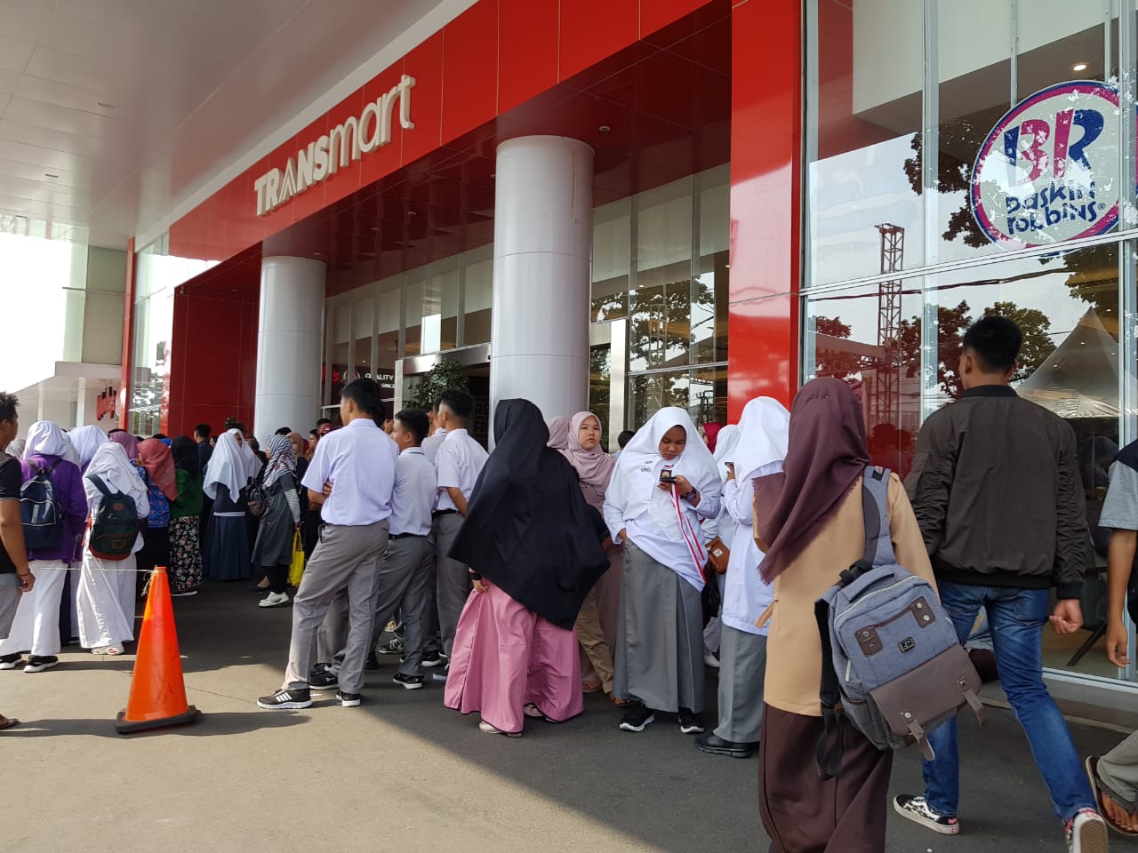Transmart ramai dikunjungi pelajar