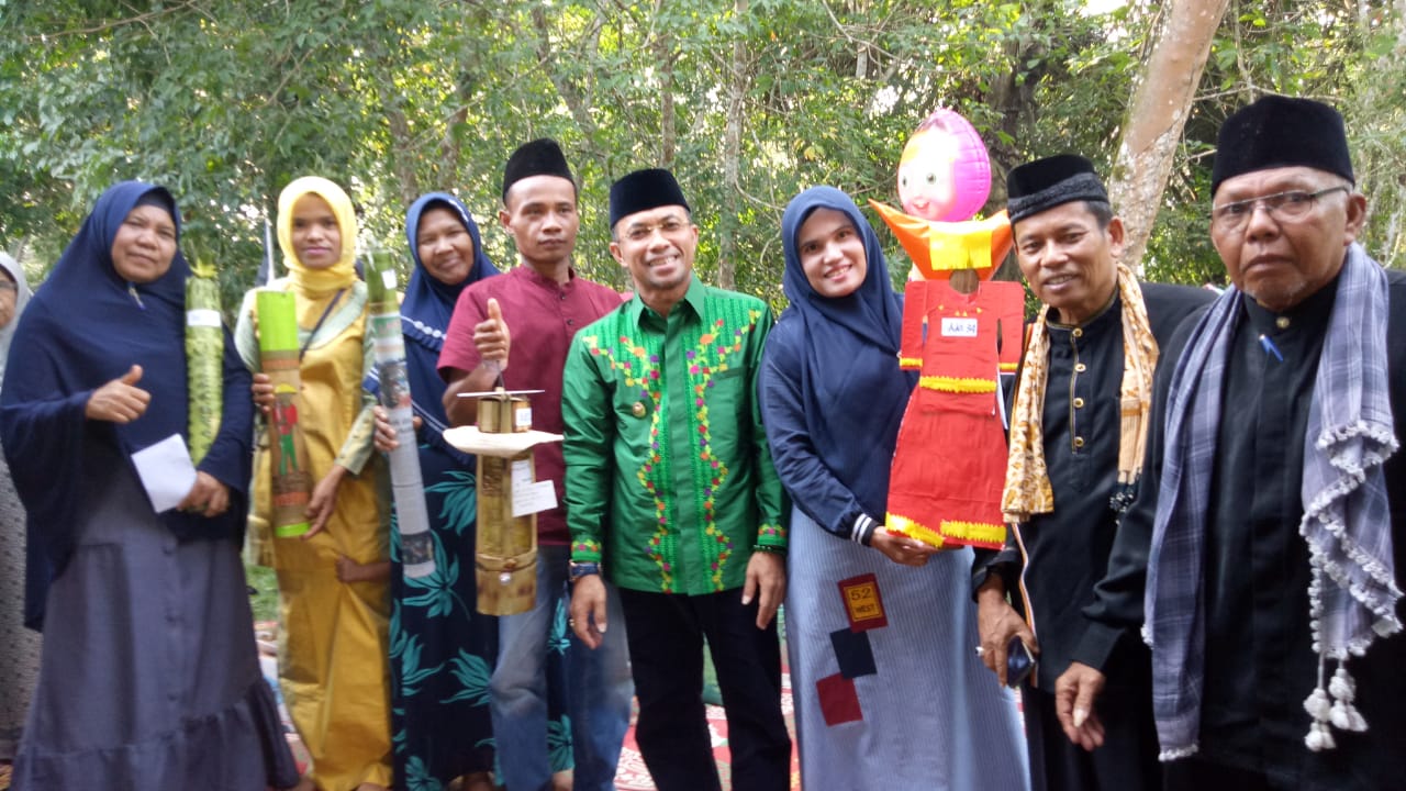 Pembuat lemang terindah bersama Ketua LKAAM Sijunjung