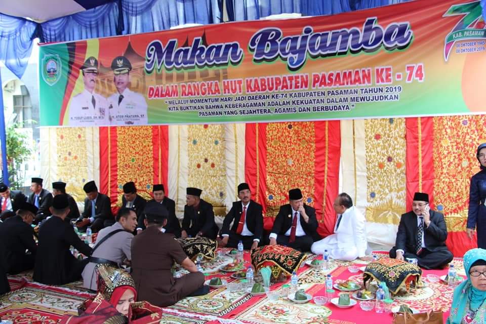 Makan bajamba menyambut ulang tahun Kabupaten Pasaman ke 74
