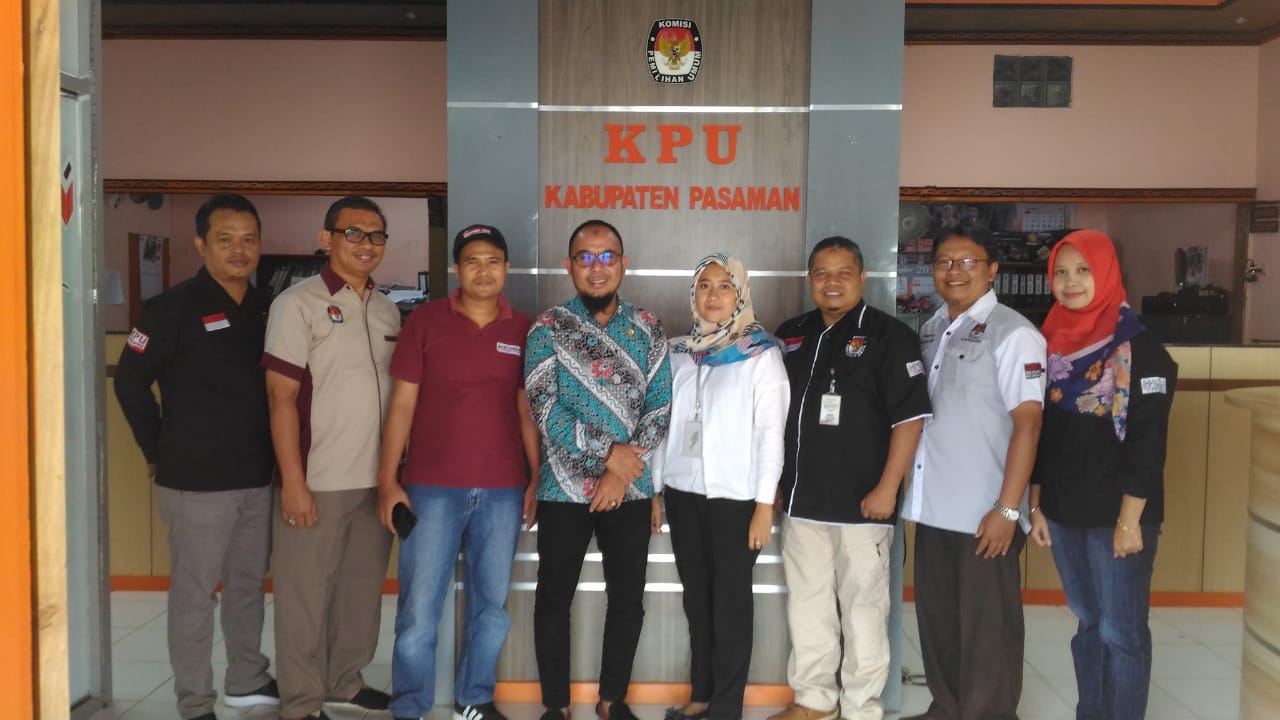 PPID Komisi Pemilihan Umum (KPU) Kabupaten Pasaman mendapat visitasi dari Komisi Informasi (KI) Sumatera Barat di kantor KPU Kab. Pasaman