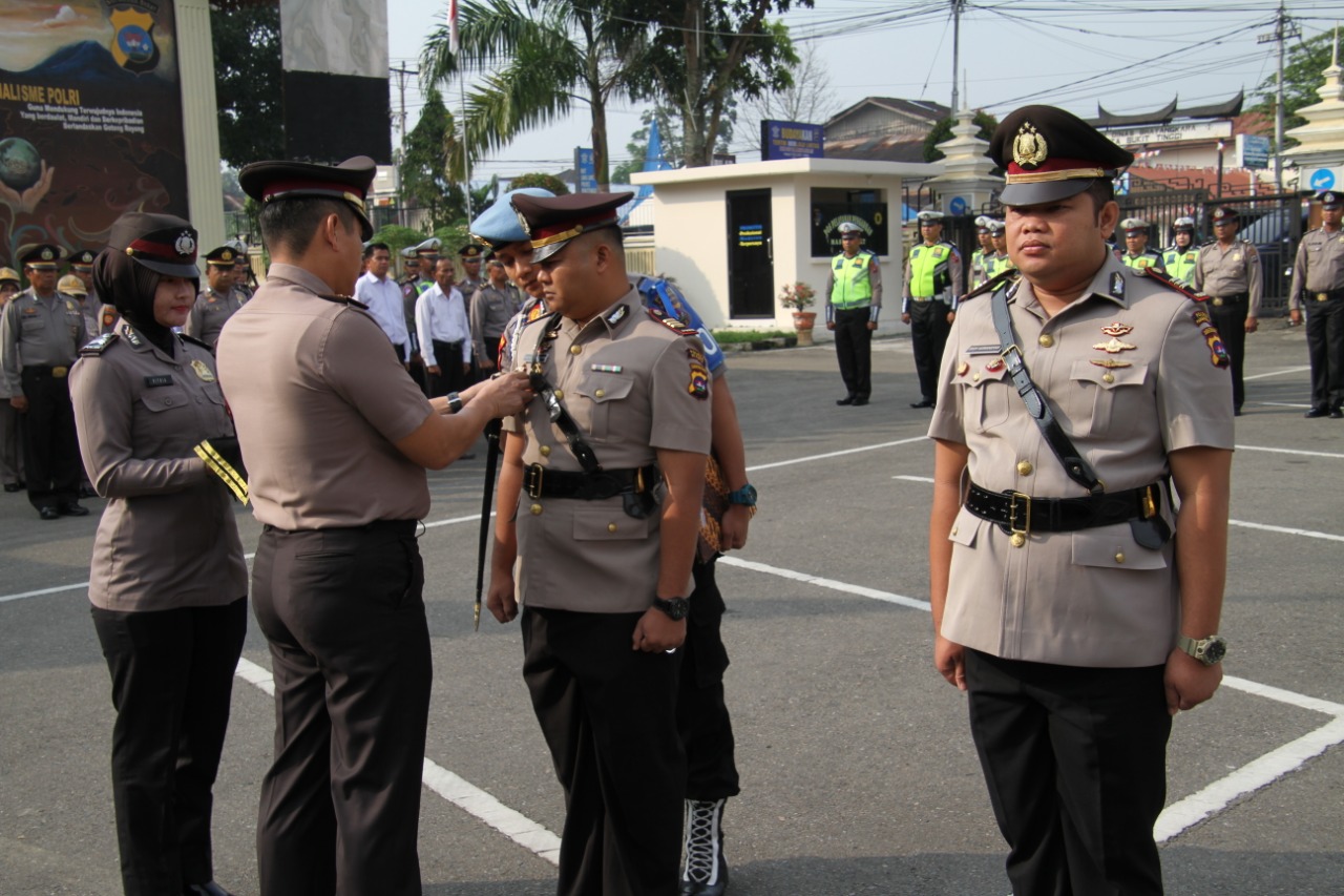 Kapolres Kota Bukittinggi pimpin serah terima jabatan Kasat Reskrim dan Kapolsek Bukittinggi