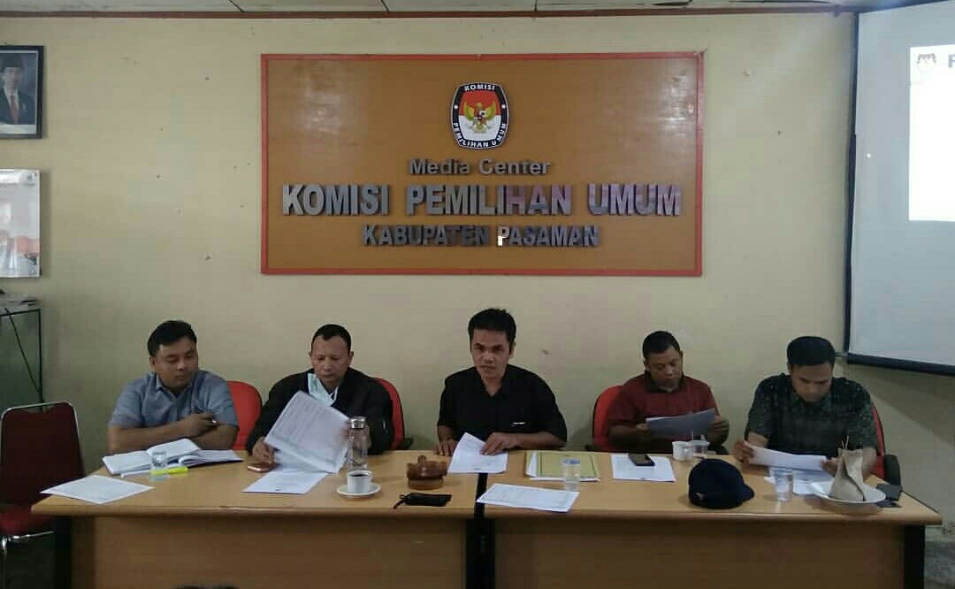 Rapat pleno KPU Pasaman tentang penetapan syarat calon independen
