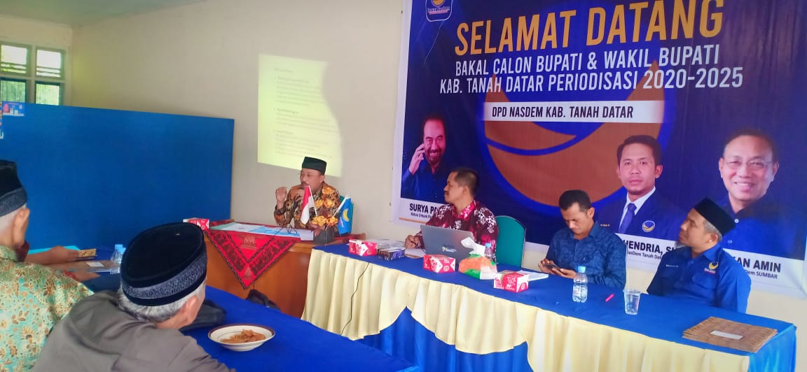 Jon Enardi Dt. Gadang Bandaro Kayo, saat menyampaikan visi dan misinya dikantor DPD Nasdem Tanahdatar, Rabu (30/10).