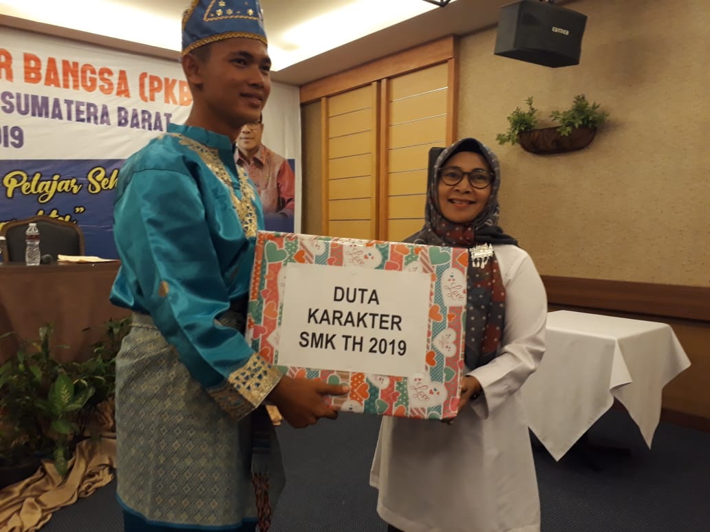 Nicholas Afrilian, Duta Karakter Bangsa dari SMKN 1 Sutera, Pessel