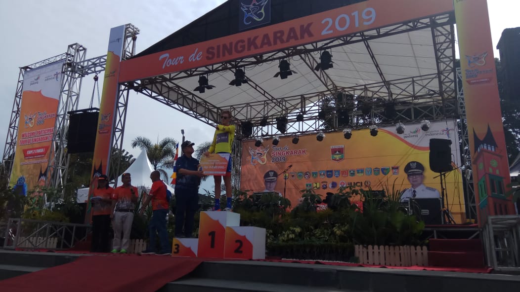 Jesse Ewart dari Sapura Cycling Team (Malaysia) berhasil finish pertama etape 2 TdS 2019
