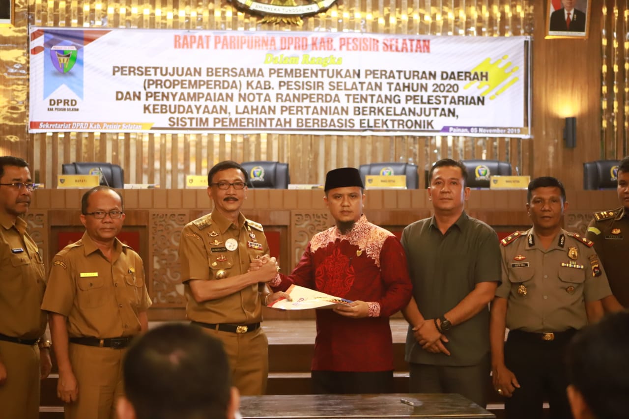 Bupati Hendrajoni bersama pimpinan DPRD dan Forkopimda Pessel