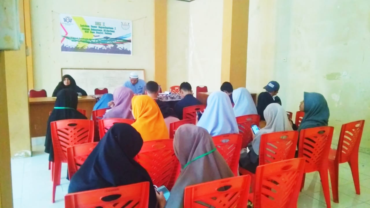 Peserta LDK IMAS terlihat serius mengikuti paparan.dari nara sumber.